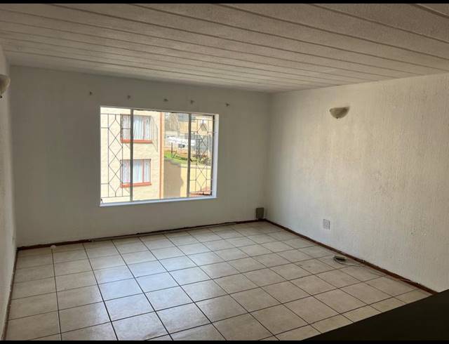 2 BEDROOM PROPERTY TO RENT IN HELDERKRUIN